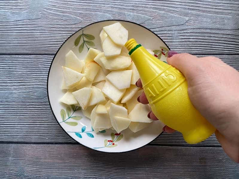 Шарлотка з яблуками на кефірі та сметани: рецепт з фото покроково 31721856ca622bbcd80121f3d4a9762b Шарлотка з яблуками на кефірі та сметани: рецепт з фото покроково