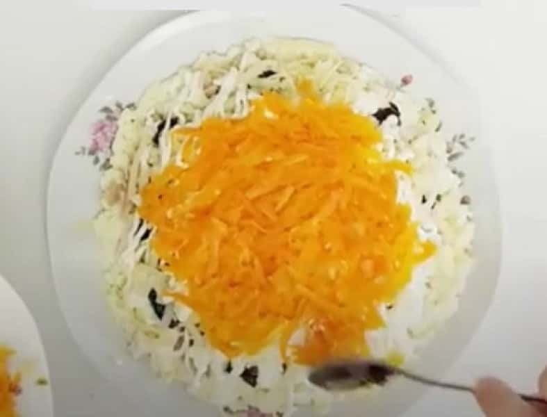 Салат Шапка Мономаха – 8 класичних рецептів (з фото) 33404bbc5fe956ba47575f1e1b99fb1a Салат Шапка Мономаха – 8 класичних рецептів (з фото)