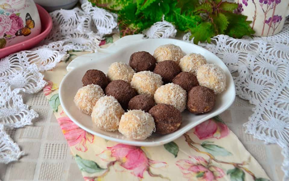 Сирні цукерки з печивом: рецепт з фото покроково 3693ce52cea9a62e5d5cb2d12c330b5d Сирні цукерки з печивом: рецепт з фото покроково