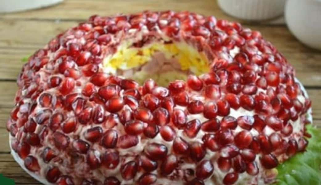 Салат Гранатовий браслет – 10 класичних рецептів з фото 3a6e34dff53e804155fd37adb6f32e2b Салат Гранатовий браслет – 10 класичних рецептів з фото