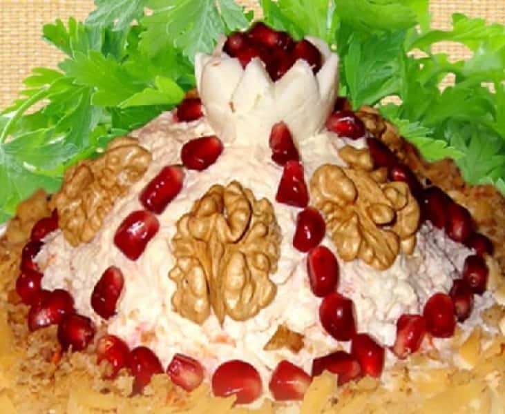 Салат Шапка Мономаха – 8 класичних рецептів (з фото) 52cdb715ba70657b3b78912fc8de23d8 Салат Шапка Мономаха – 8 класичних рецептів (з фото)