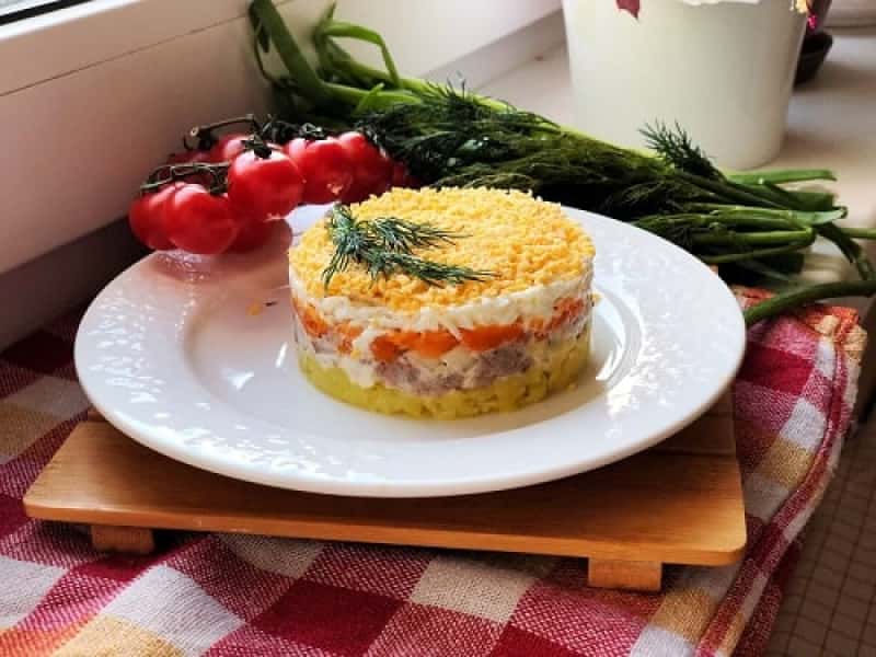 Салат Мімоза з консервованим тунцем – 9 рецептів з фото 5d4697c1076e4d5575045a62e4cc3a27 Салат Мімоза з консервованим тунцем – 9 рецептів з фото