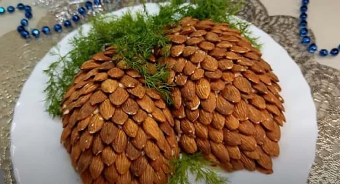 Салат Шишка – 5 новорічних рецеппів (з фото) 67dbc7b4704ed31ca8622f8a4943bc46 Салат Шишка – 5 новорічних рецеппів (з фото)
