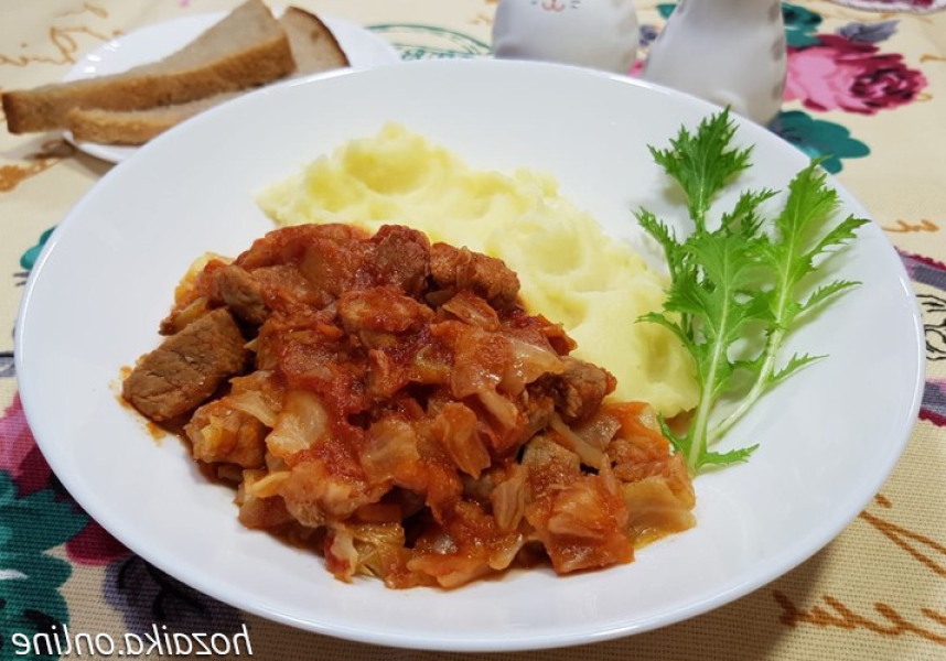 Тушкована капуста з мясом у каструлі 8b3c349a335036377fb767fe2f4c4e42 Тушкована капуста з мясом у каструлі