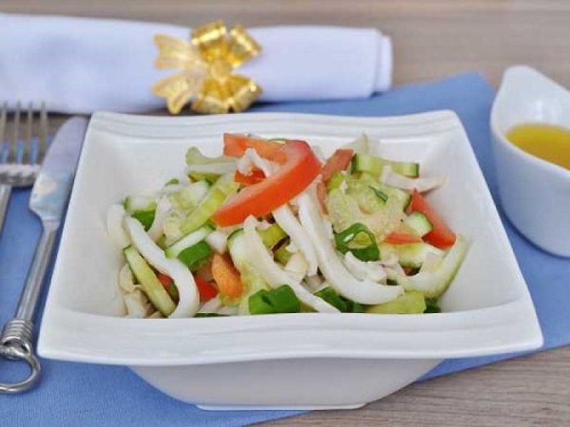 Пісні салати із кальмарами – 10 смачних рецептів (з фото) c767fa81336d7efb17423a54a74e4a5f Пісні салати із кальмарами – 10 смачних рецептів (з фото)