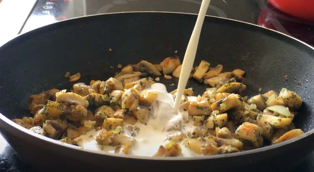 Курка у вершковому соусі на сковороді 8 рецептів, з покроковими фото 014c989e3ad3a9367382677dfb5e67b0 Курка у вершковому соусі на сковороді 8 рецептів, з покроковими фото
