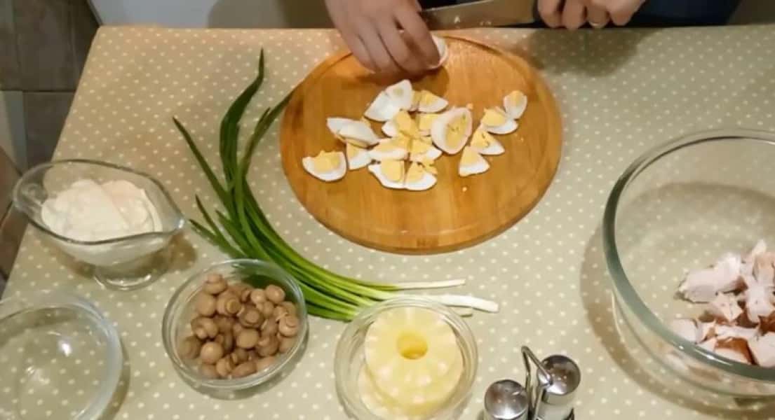 Салат з ананасом та куркою 10 смачних класичних рецептів, з покроковими фото 017803092f0e44eb5cb12bbbb3c721d9 Салат з ананасом та куркою 10 смачних класичних рецептів, з покроковими фото