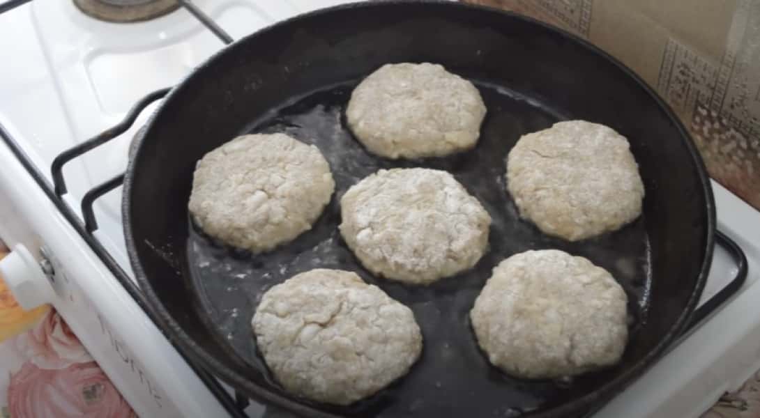 Котлети з курячого фаршу на сковороді 9 рецептів з покроковими фото соковитих та смачних котлет 0370aa25ec8421f8c8321f246842e9c6 Котлети з курячого фаршу на сковороді 9 рецептів з покроковими фото соковитих та смачних котлет