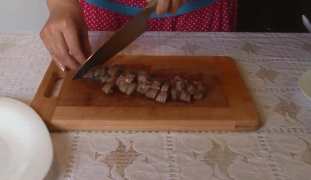 Бутерброди з оселедцем 16 рецептів на святковий стіл, з покроковими фото 05016219afc443cbc969f2189a8e6429 Бутерброди з оселедцем 16 рецептів на святковий стіл, з покроковими фото