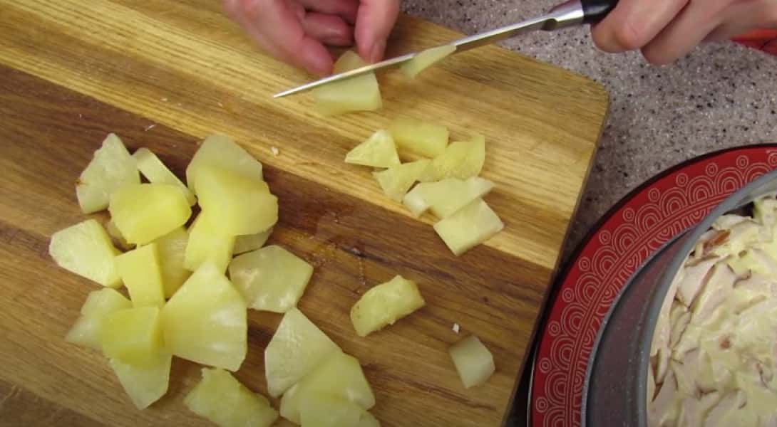 Салат з куркою та ананасом 7 класичних рецептів, з покроковими фото 05c93e18b0f6eeb0c0e4167caf2b1f22 Салат з куркою та ананасом 7 класичних рецептів, з покроковими фото