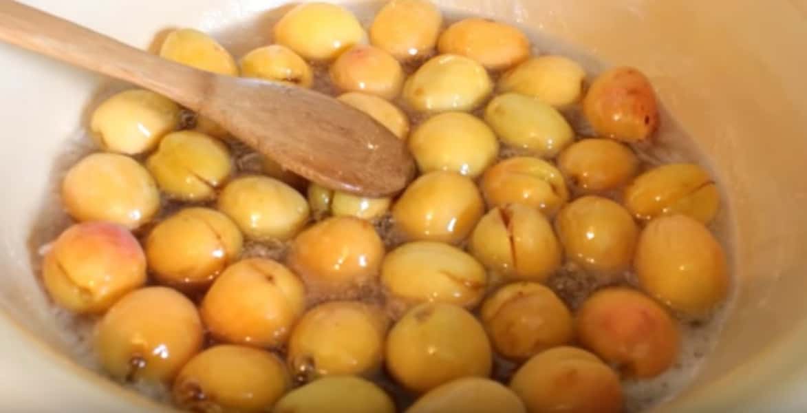 Варення з абрикосів без кісточок на зиму рецепти густого абрикосового варення, 8 рецептів з покроковими фото 07157e3d829b858043dda6a323aea7a5 Варення з абрикосів без кісточок на зиму рецепти густого абрикосового варення, 8 рецептів з покроковими фото