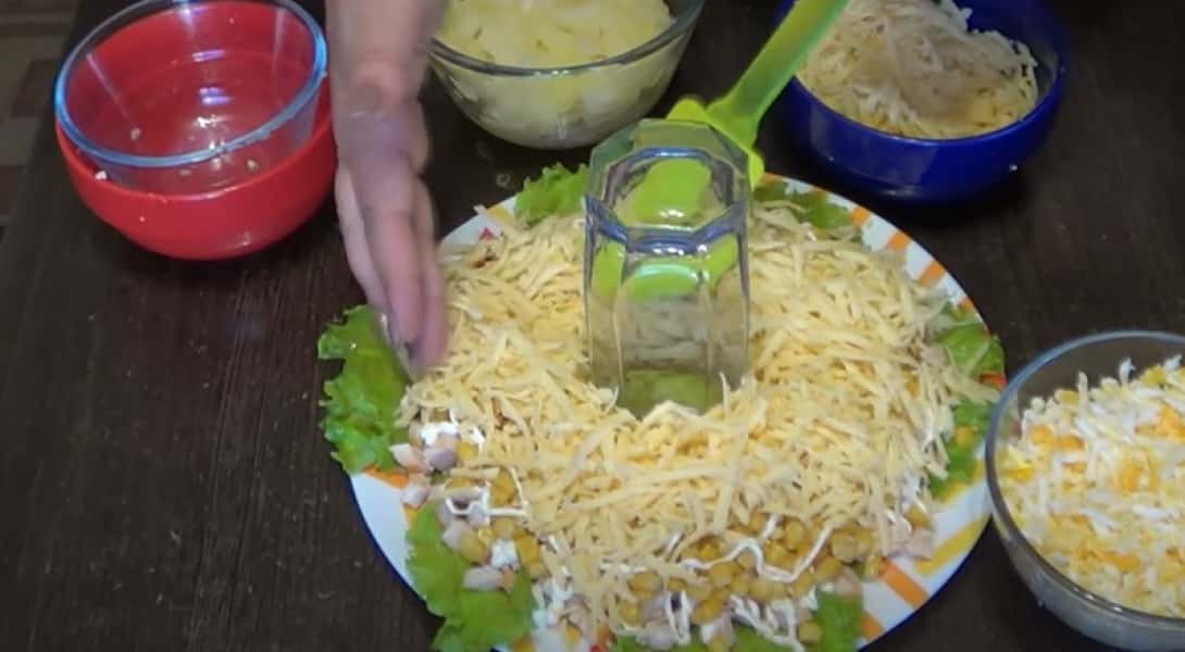 Салат з копченою куркою 8 простих та смачних рецептів, з покроковими фото 074deaaa0df884ddc770b06ce80dae89 Салат з копченою куркою 8 простих та смачних рецептів, з покроковими фото
