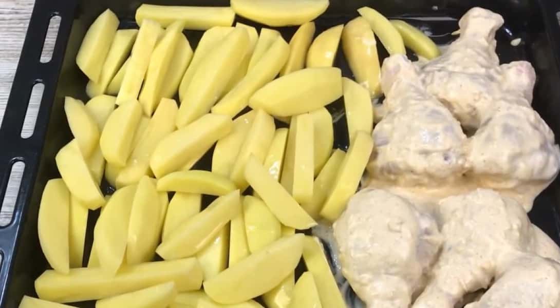 Курка з картоплею у духовці 7 найсмачніших рецептів, з покроковими фото 079b31c9b741a5358e357717d15be604 Курка з картоплею у духовці 7 найсмачніших рецептів, з покроковими фото