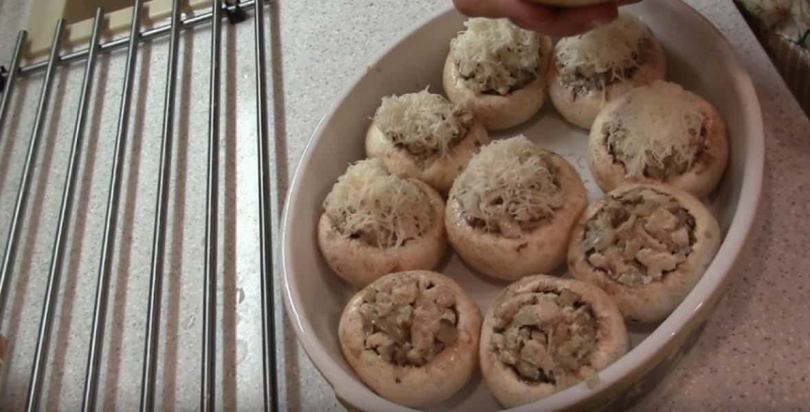 Фаршировані печериці, запечені в духовці 6 рецептів з покроковими фото 07a77d3f77612c7801630a6ee23d0bda Фаршировані печериці, запечені в духовці 6 рецептів з покроковими фото