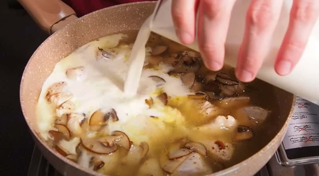 Курка у вершковому соусі на сковороді 8 рецептів, з покроковими фото 07eefd8683de54fe35af6b1781858892 Курка у вершковому соусі на сковороді 8 рецептів, з покроковими фото