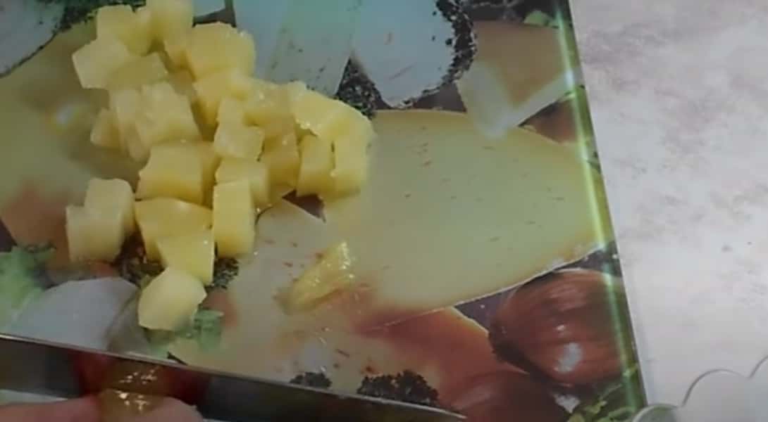 Салат з куркою та ананасом 7 класичних рецептів, з покроковими фото 0833c2d511d02fdb40f05fc3ffe31740 Салат з куркою та ананасом 7 класичних рецептів, з покроковими фото