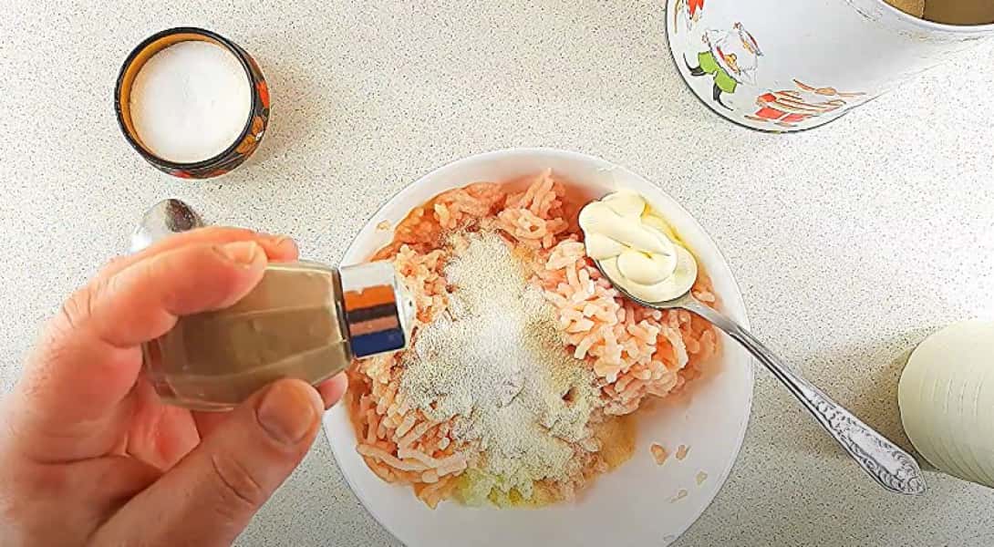 Котлети з індички на сковороді 6 рецептів соковитих та мяких котлет, з покроковими фото 09e86566041ffca8a67a3496fd8b94d1 Котлети з індички на сковороді 6 рецептів соковитих та мяких котлет, з покроковими фото