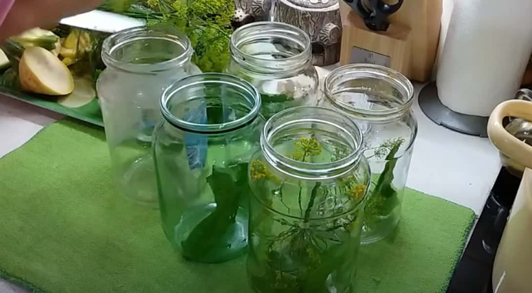 Мариновані хрусткі кабачки на зиму в банках 6 смачних рецептів з покроковими фото 0abe0a49d58a212047702c13fc0fd07d Мариновані хрусткі кабачки на зиму в банках 6 смачних рецептів з покроковими фото