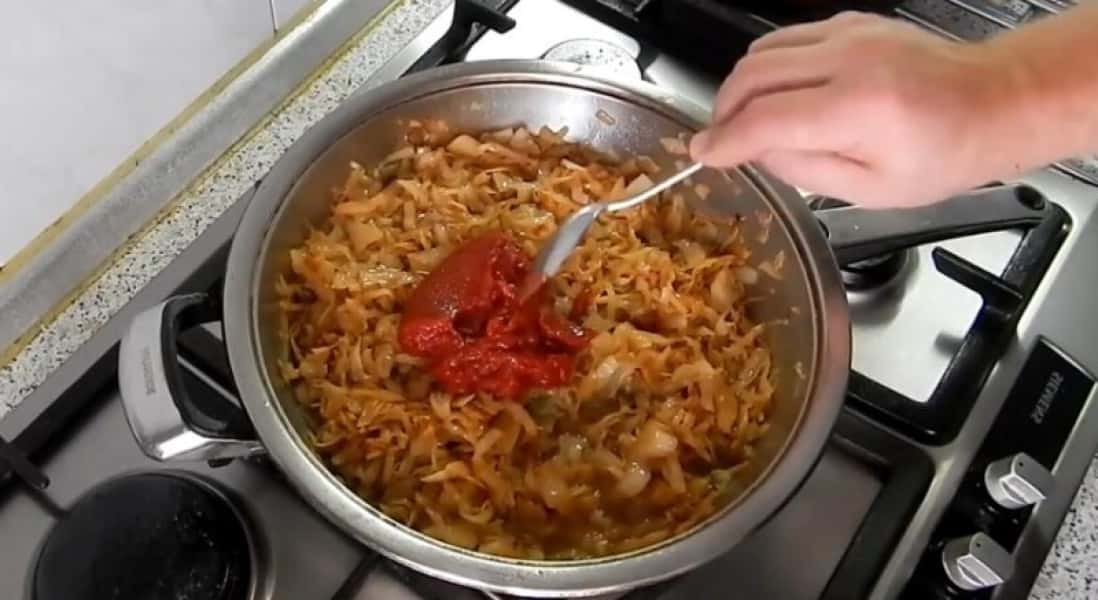 Капуста тушкована на сковороді 7 рецептів з покроковими фото. Класичні рецепти тушкованої капусти 0b2d09483022a7f5f4dcfb9fceba8ba7 Капуста тушкована на сковороді 7 рецептів з покроковими фото. Класичні рецепти тушкованої капусти