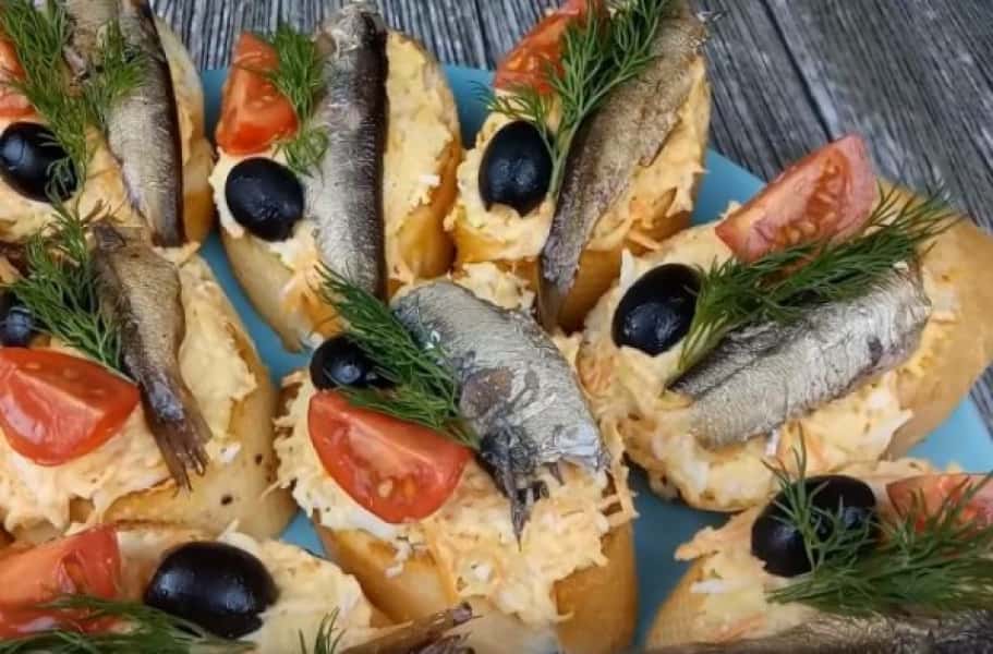 Бутерброди на святковий стіл 9 рецептів з покроковими фото 0e475554525caa13e99d5d3315de9d4d Бутерброди на святковий стіл 9 рецептів з покроковими фото