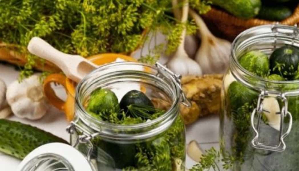 Малосольні огірки за класичним рецептом у каструлі гарячим розсолом, з покроковими фото 0f5b4a95ca7f1ca336e65785bea9404d Малосольні огірки за класичним рецептом у каструлі гарячим розсолом, з покроковими фото
