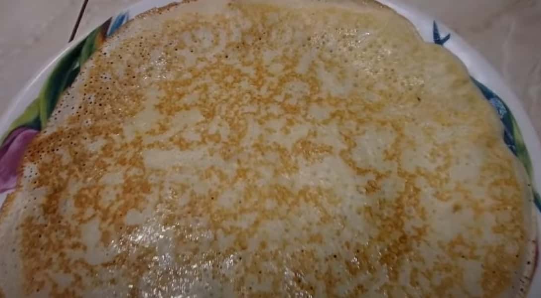 Млинці на кефірі 6 простих рецептів з дірочками, з покроковими фото 12c3d5bc522e0fa87fe2b86f161514fb Млинці на кефірі 6 простих рецептів з дірочками, з покроковими фото