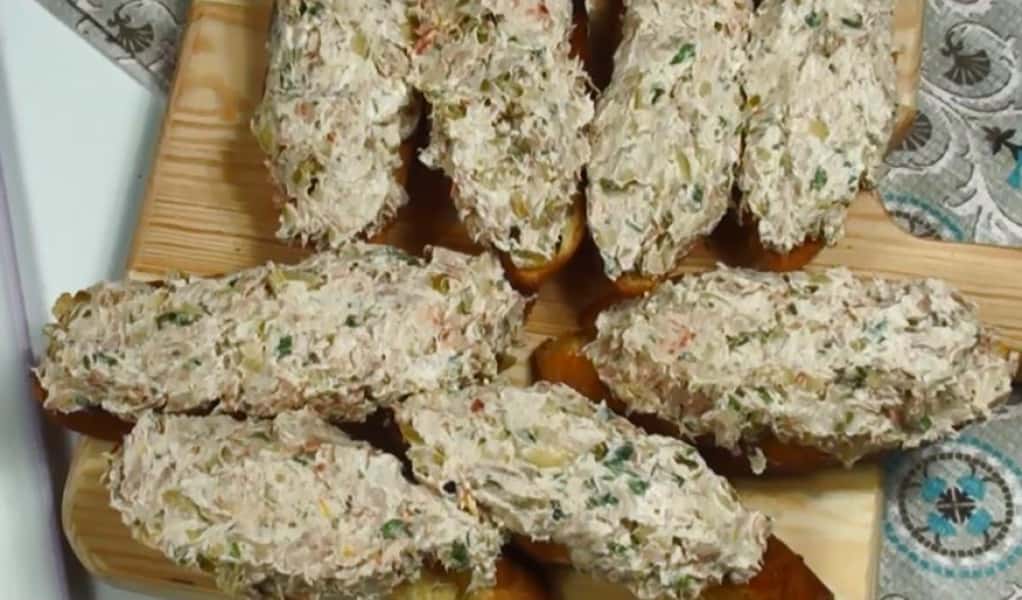 Як приготувати брускети в домашніх умовах 14 рецептів, з покроковими фото 1317e5521ae73ab6f9311374067588b0 Як приготувати брускети в домашніх умовах 14 рецептів, з покроковими фото
