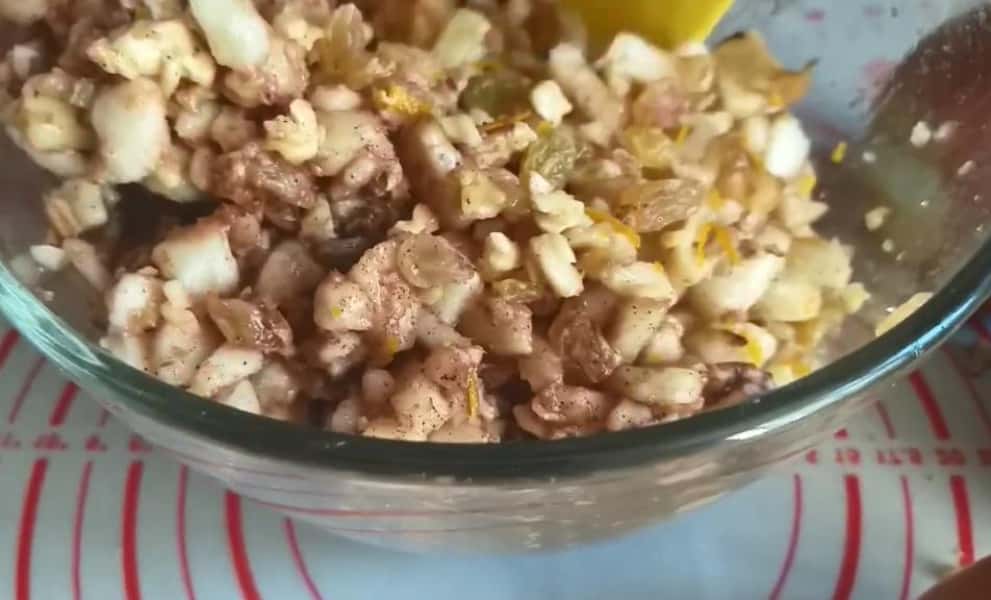 Штрудель з яблуками 11 рецептів з різного тіста та покроковими фото 140de71418decfe653beb1b3d444f8df Штрудель з яблуками 11 рецептів з різного тіста та покроковими фото