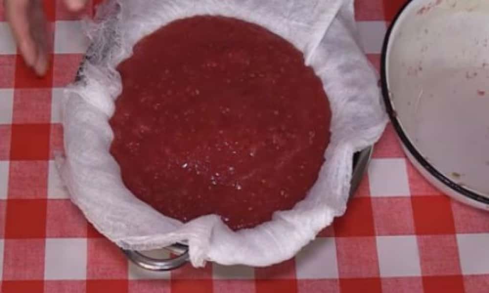Аджика на зиму класичний рецепт з помідорів та часнику, з покроковими фото 1549c08c681415a3fc9f065603e23e21 Аджика на зиму класичний рецепт з помідорів та часнику, з покроковими фото