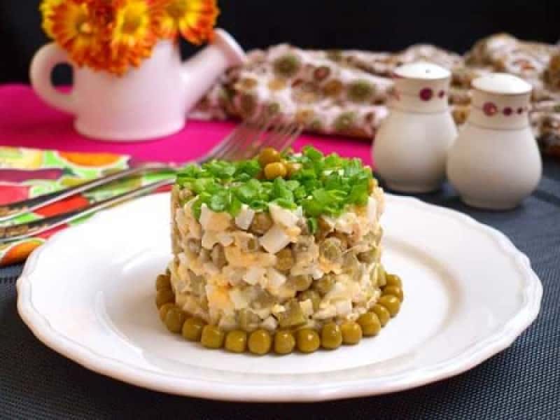 Салат з куркою та солоними огірками – 8 рецептів з фото 16603b29a25880427d32908a3faf057a Салат з куркою та солоними огірками – 8 рецептів з фото