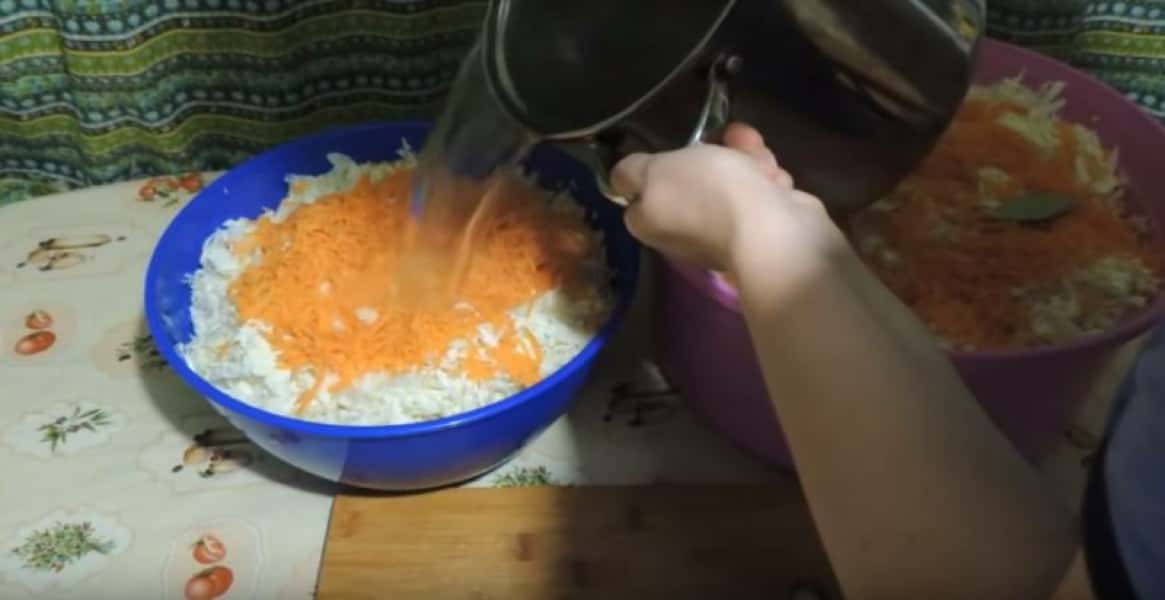 Маринована капуста швидкого приготування 8 рецептів з покроковими фото 19cdb8398f7b1fc6621ea214d5ca64e1 Маринована капуста швидкого приготування 8 рецептів з покроковими фото
