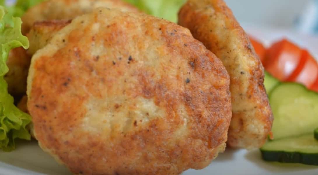 Котлети з курячого фаршу на сковороді 9 рецептів з покроковими фото соковитих та смачних котлет 1c2bd1aca1dba6fed04cbfdf7fb75aae Котлети з курячого фаршу на сковороді 9 рецептів з покроковими фото соковитих та смачних котлет
