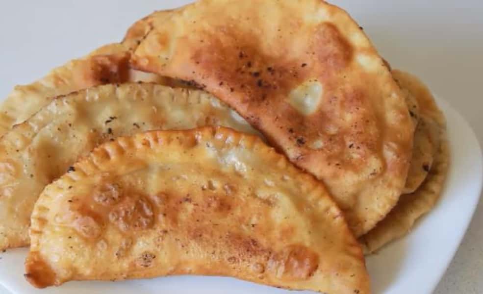 Домашні чебуреки з мясом на сковороді 5 рецептів, соковитих і хрустких чебуреків, з покроковими фото 1ca3332ec5d7e46d4146da0e38e11aa6 Домашні чебуреки з мясом на сковороді 5 рецептів, соковитих і хрустких чебуреків, з покроковими фото
