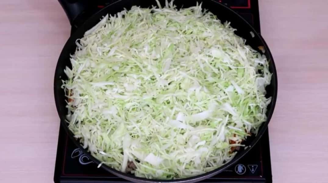 Капуста тушкована на сковороді 7 рецептів з покроковими фото. Класичні рецепти тушкованої капусти 1d1a6e0767cb8e03492af91c2a4cefa4 Капуста тушкована на сковороді 7 рецептів з покроковими фото. Класичні рецепти тушкованої капусти