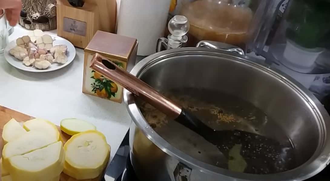 Мариновані хрусткі кабачки на зиму в банках 6 смачних рецептів з покроковими фото 1df85189032c35442791716601c28df6 Мариновані хрусткі кабачки на зиму в банках 6 смачних рецептів з покроковими фото