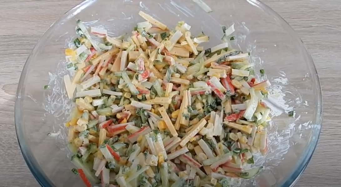 Салат з крабовими паличками та кукурудзою 6 класичних рецептів, з покроковими фото 1e9978b38d2baaf6c24fac543913b211 Салат з крабовими паличками та кукурудзою 6 класичних рецептів, з покроковими фото
