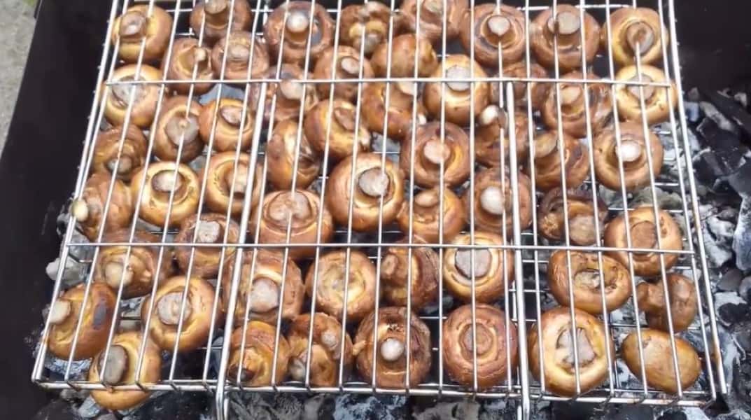Мариновані печериці в домашніх умовах 15 швидких та смачних рецептів, з покроковими фото 214c8bf7da1f9f595c017096852406c2 Мариновані печериці в домашніх умовах 15 швидких та смачних рецептів, з покроковими фото