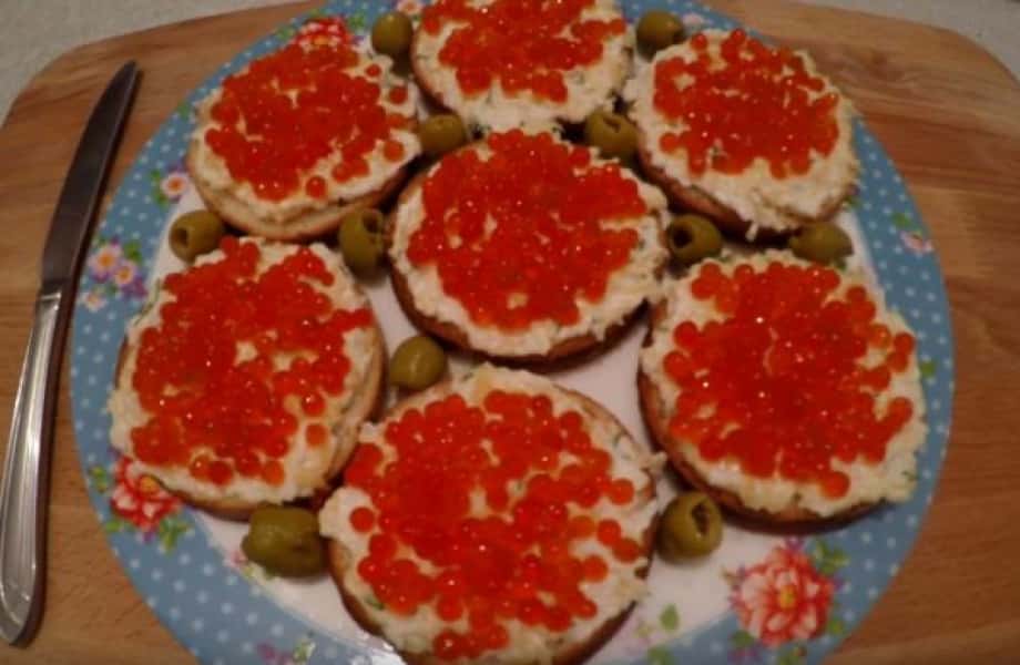Бутерброди на святковий стіл 9 рецептів з покроковими фото 226e0f191868f3dca2642fe9dcad1132 Бутерброди на святковий стіл 9 рецептів з покроковими фото