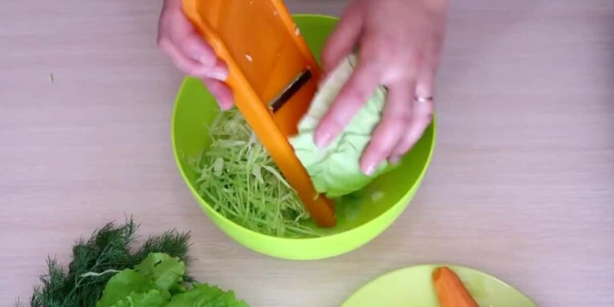 Капуста тушкована на сковороді 7 рецептів з покроковими фото. Класичні рецепти тушкованої капусти 22d43b44b6450361ab06b06a272a267e Капуста тушкована на сковороді 7 рецептів з покроковими фото. Класичні рецепти тушкованої капусти