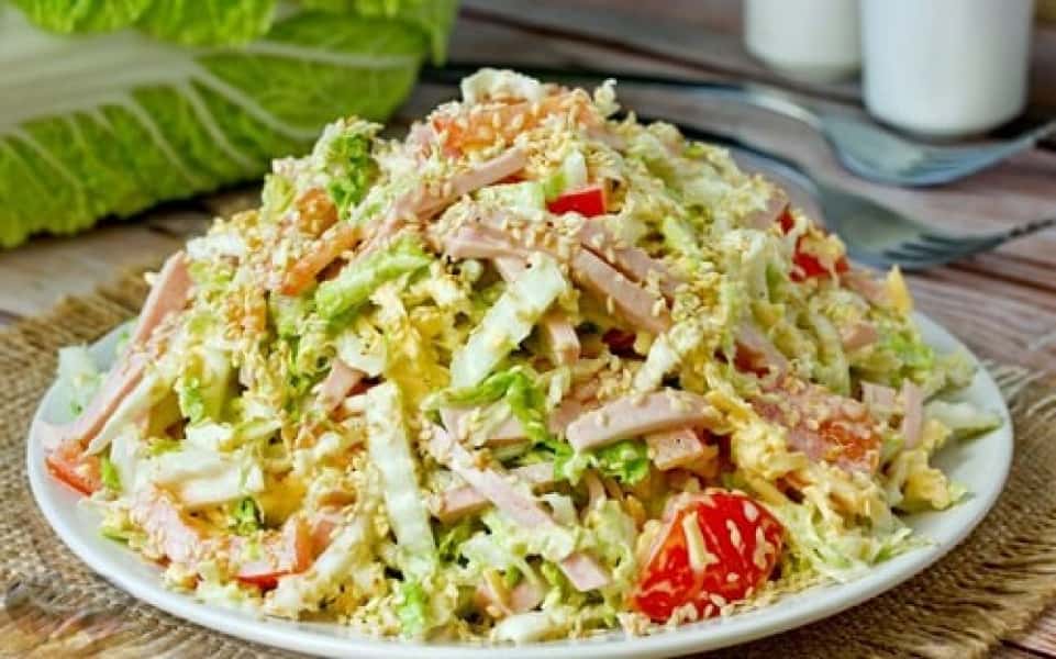 Салати з копченою куркою та пекінською капустою – 7 рецептів 23005276ef33aec46152ec15732c3179 Салати з копченою куркою та пекінською капустою – 7 рецептів
