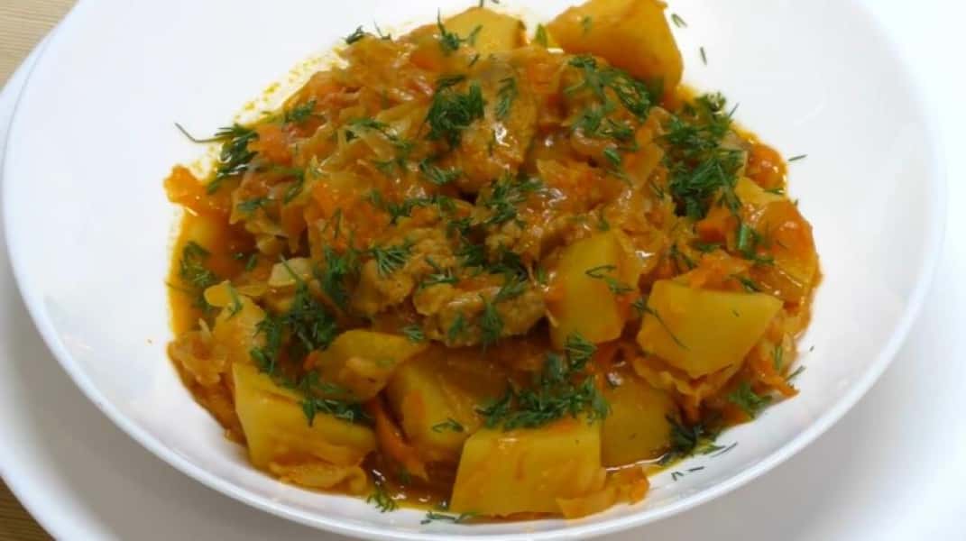 Капуста тушкована на сковороді 7 рецептів з покроковими фото. Класичні рецепти тушкованої капусти 23a33710a9bb3c28d4d1ed62548829f8 Капуста тушкована на сковороді 7 рецептів з покроковими фото. Класичні рецепти тушкованої капусти
