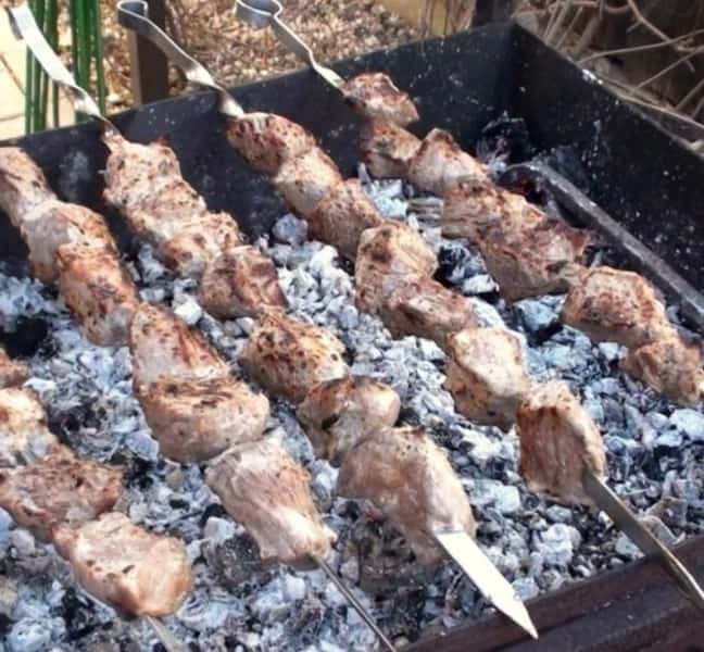 Шашлик із яловичини 11 рецептів + найсмачніший маринад, щоб мясо було мяким та соковитим 23e19e33903f69043a605bb424c70f2b Шашлик із яловичини 11 рецептів + найсмачніший маринад, щоб мясо було мяким та соковитим