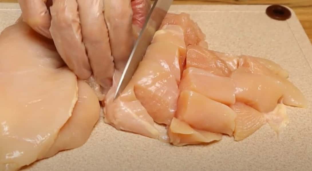 Котлети з курячого фаршу на сковороді 9 рецептів з покроковими фото соковитих та смачних котлет 26b2c462ee63752728a438fcad3a15b6 Котлети з курячого фаршу на сковороді 9 рецептів з покроковими фото соковитих та смачних котлет