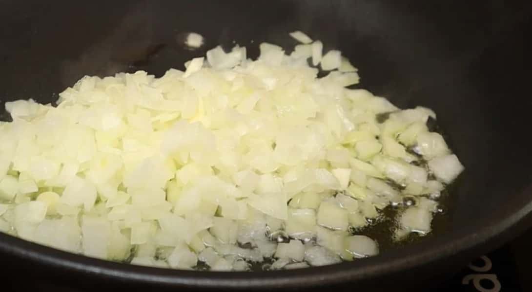 Котлети з курячого фаршу на сковороді 9 рецептів з покроковими фото соковитих та смачних котлет 26ef9472794c9ca53c47dab305ae5fa2 Котлети з курячого фаршу на сковороді 9 рецептів з покроковими фото соковитих та смачних котлет
