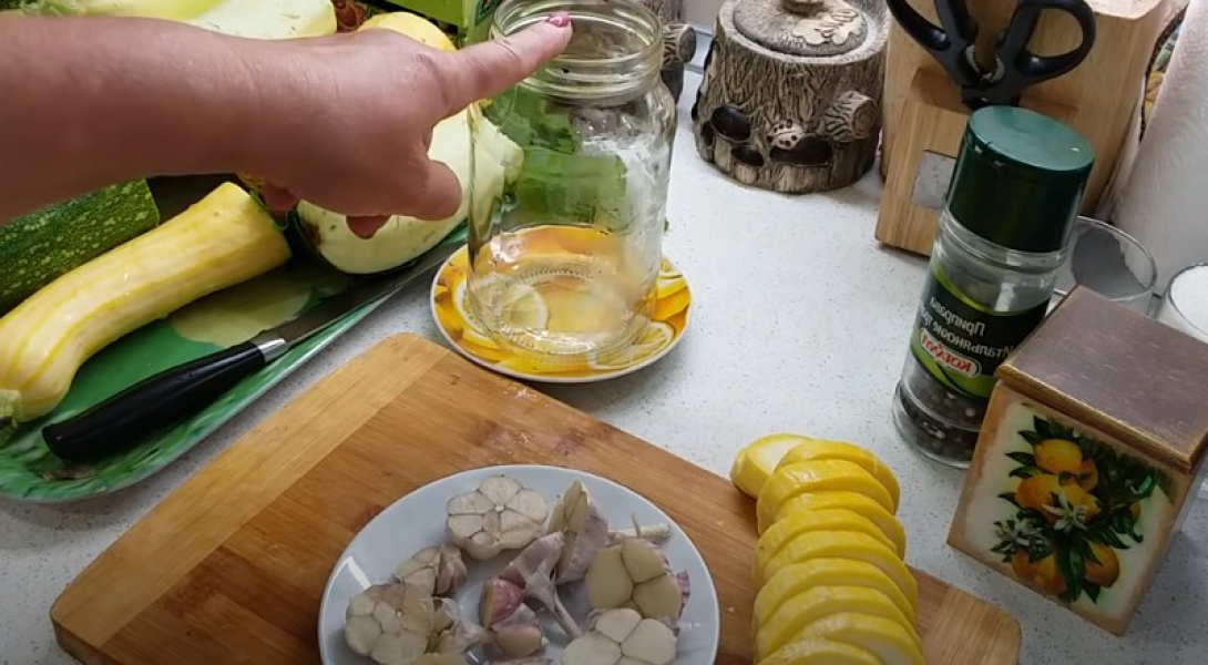 Мариновані хрусткі кабачки на зиму в банках 6 смачних рецептів з покроковими фото 2db07f4d422453748d0760fc59233d7e Мариновані хрусткі кабачки на зиму в банках 6 смачних рецептів з покроковими фото