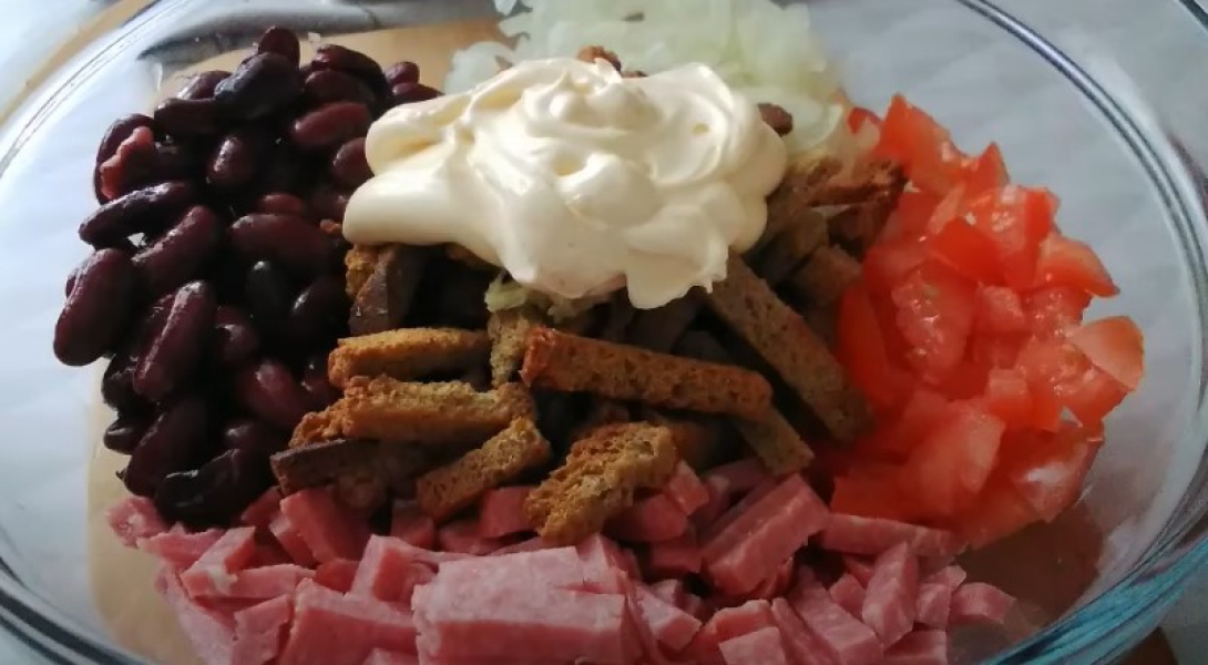 Салат з квасолею та сухариками 10 дуже смачних рецептів, з покроковими фото 30744c427d0376de846ae00db0788ce4 Салат з квасолею та сухариками 10 дуже смачних рецептів, з покроковими фото