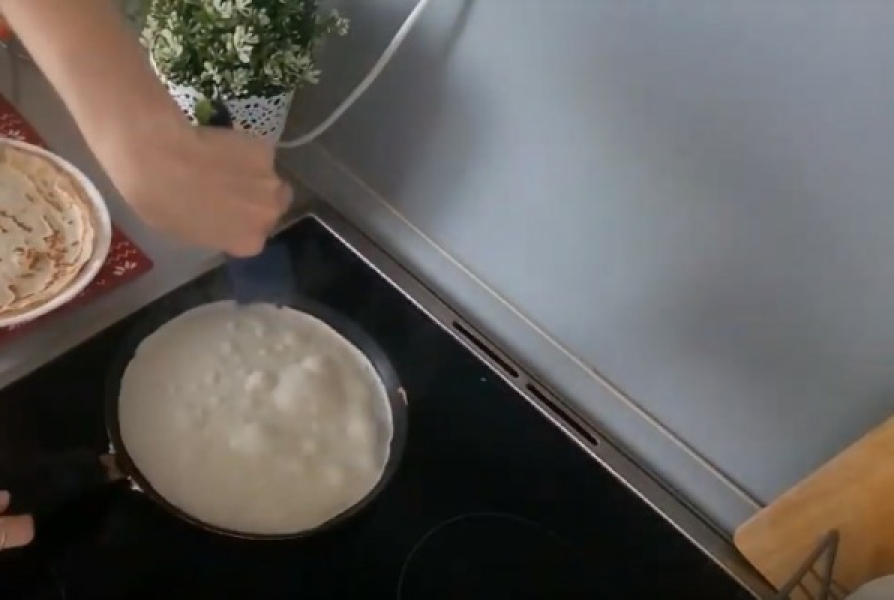 Млинці на воді 6 перевірених рецептів з покроковими фото 32621c8d3329872221af40baa4a63525 Млинці на воді 6 перевірених рецептів з покроковими фото