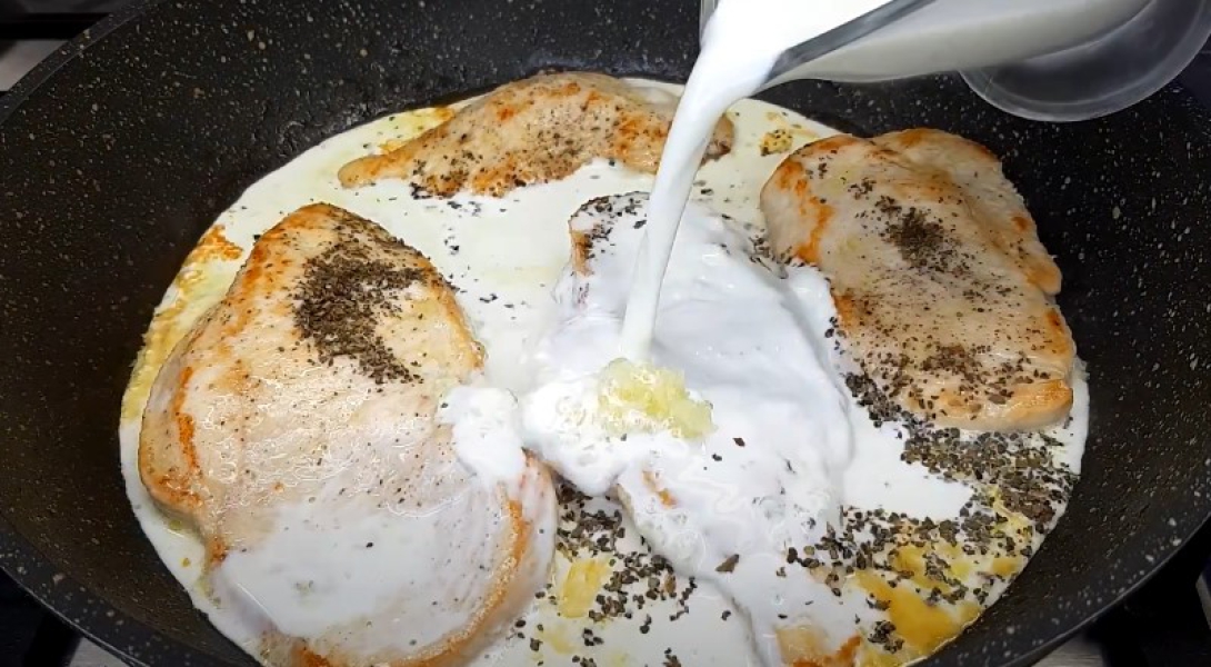 Курка у вершковому соусі на сковороді 8 рецептів, з покроковими фото 350e26ec2ec500f35524be7dd073d0a2 Курка у вершковому соусі на сковороді 8 рецептів, з покроковими фото