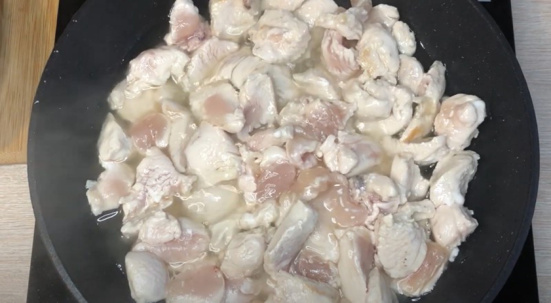 Курка у вершковому соусі на сковороді 8 рецептів, з покроковими фото 3608ed22c8abe24c6c5166cdf3946562 Курка у вершковому соусі на сковороді 8 рецептів, з покроковими фото