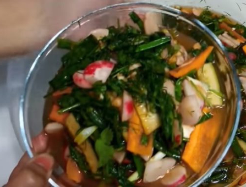 Смачні салати з редискою та огірком, з покроковими фото 36889898b24cf7b8621472624eb2267b Смачні салати з редискою та огірком, з покроковими фото